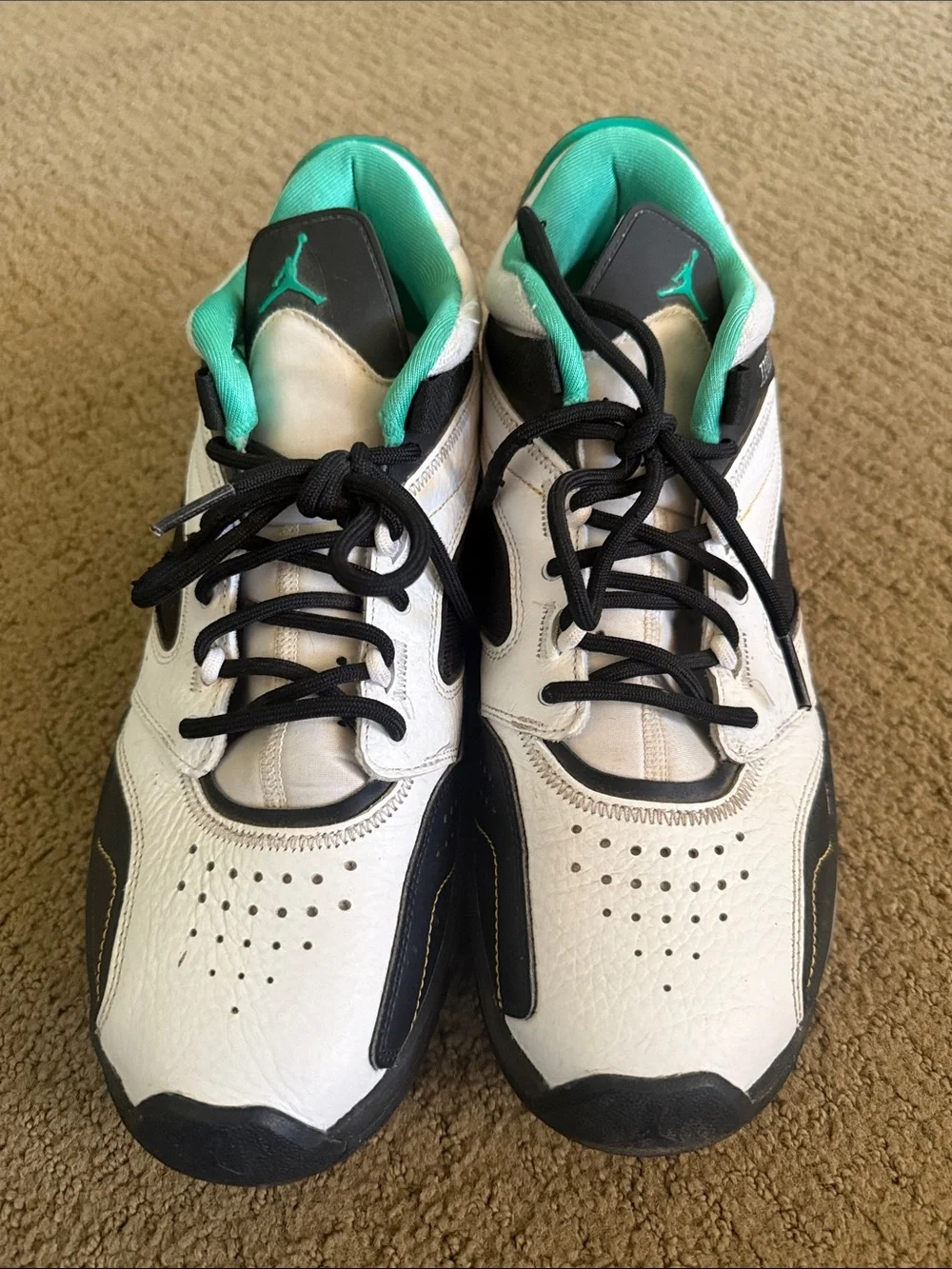 Men’s Jordan White, Black & Teal Low Basketball Sneakers size 10.5